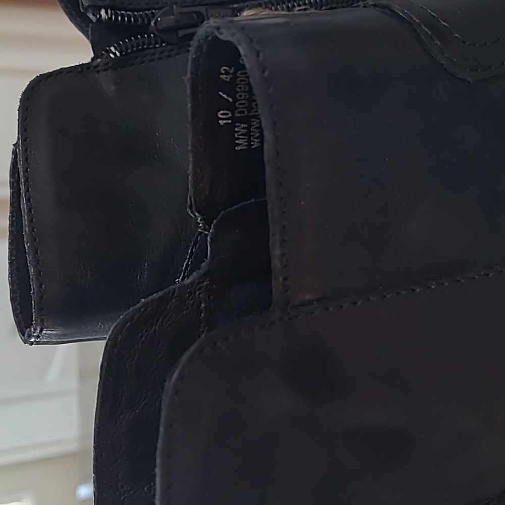 Elegant Black Ankle Boots - Picture 3 of 8